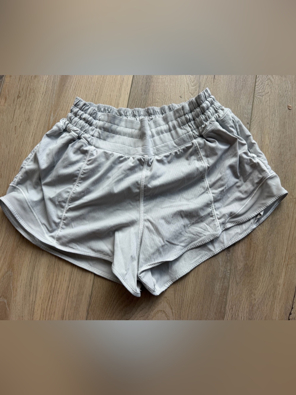 Lululemon Hotty Hot High-Rise Lined Shorts Beige Mesh Athletic Running Size 6